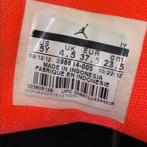 Air Jordans Crimson 3 - Picture 6 of 7